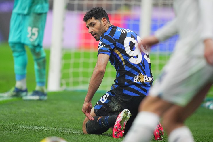 Mehdi Taremi in azione con la maglia dell'Inter