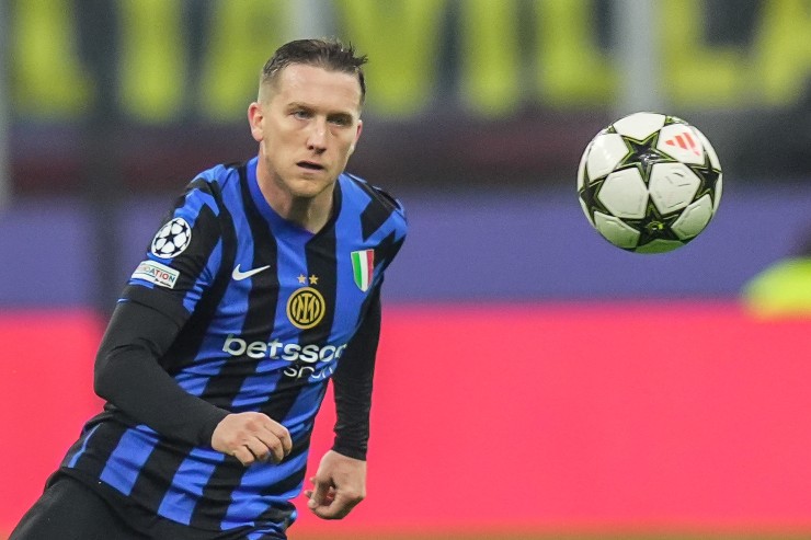 Piotr Zielinski in azione con la maglia dell'Inter