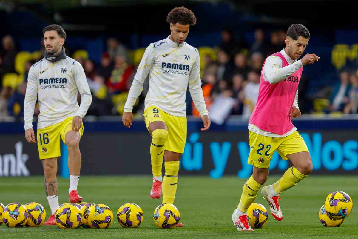 Buchanan impegnato nel riscaldamento pre partita con il Villarreal