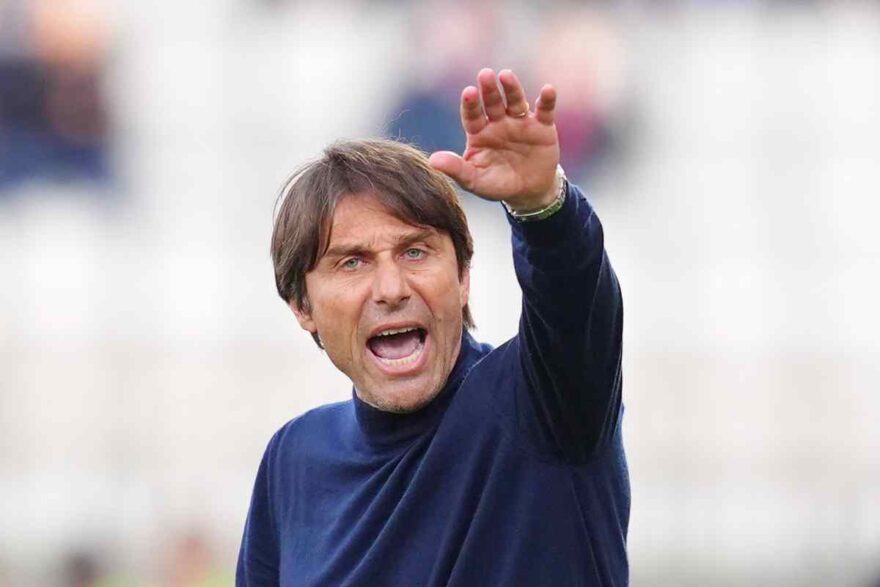 Conte urla in campo
