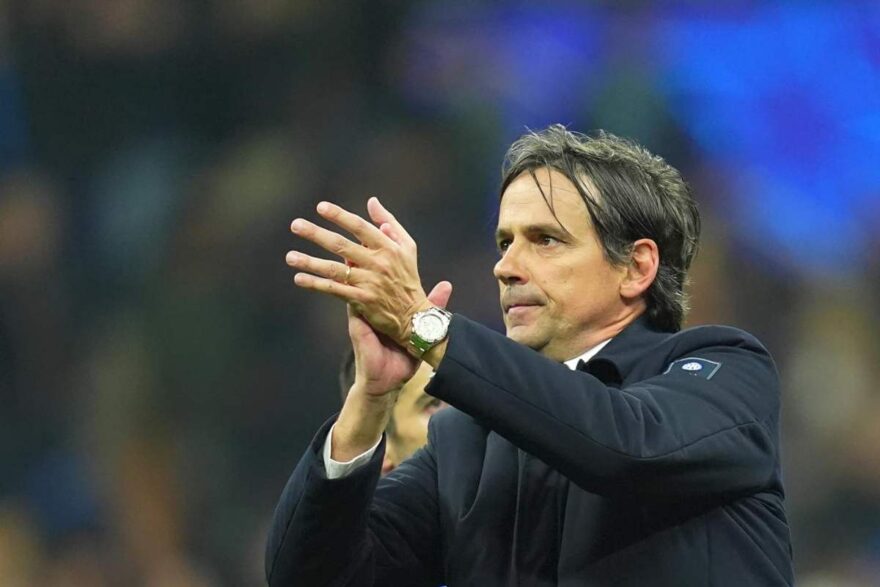 Simone Inzaghi applaude al pubblico