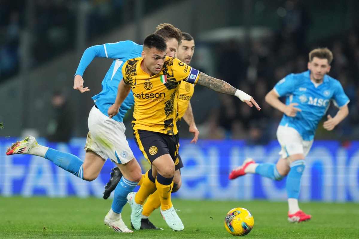 Lautaro Martinez contrastato da McTominay