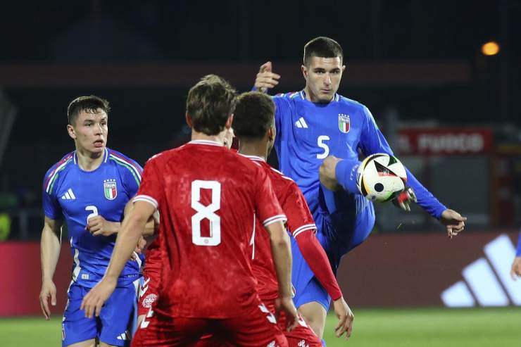 Pirola in azione con la nazionale U21