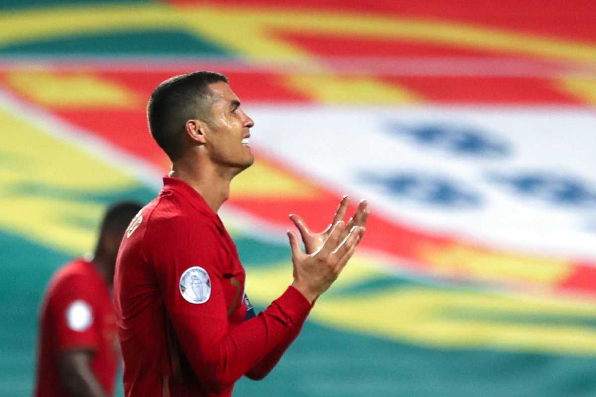 Cristiano Ronaldo con la maglia del Portogallo