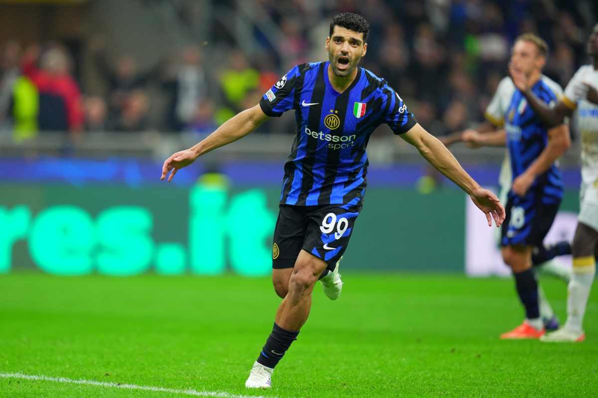 Taremi esulta dopo il gol alla Stella Rossa
