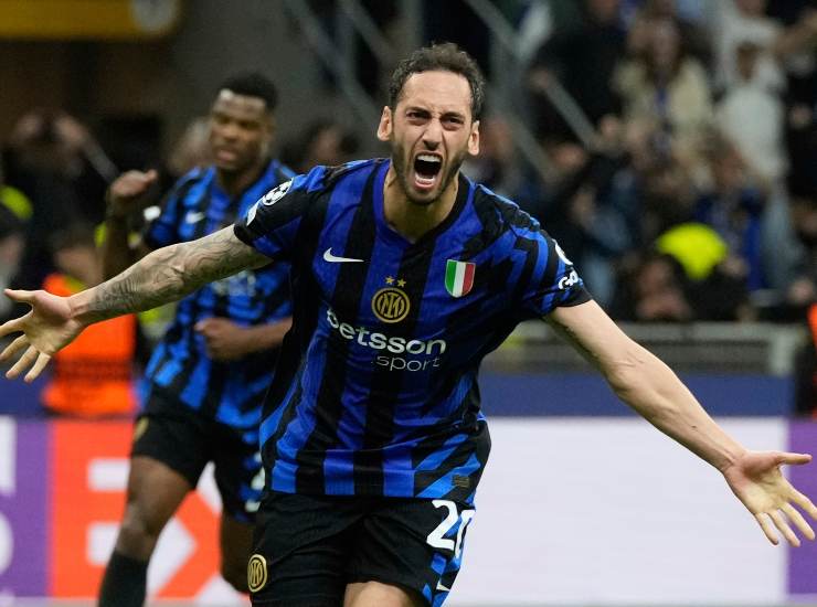 Calhanoglu esulta dopo un gol