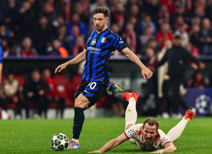 Carlos Augusto in azione contro il Bayern Monaco