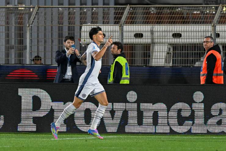 L'esultanza di Correa dopo il gol contro il Como