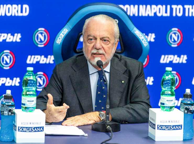 De Laurentiis durante una conferenza stampa
