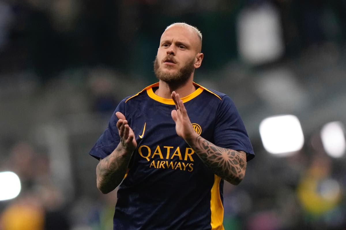 Federico Dimarco applaude