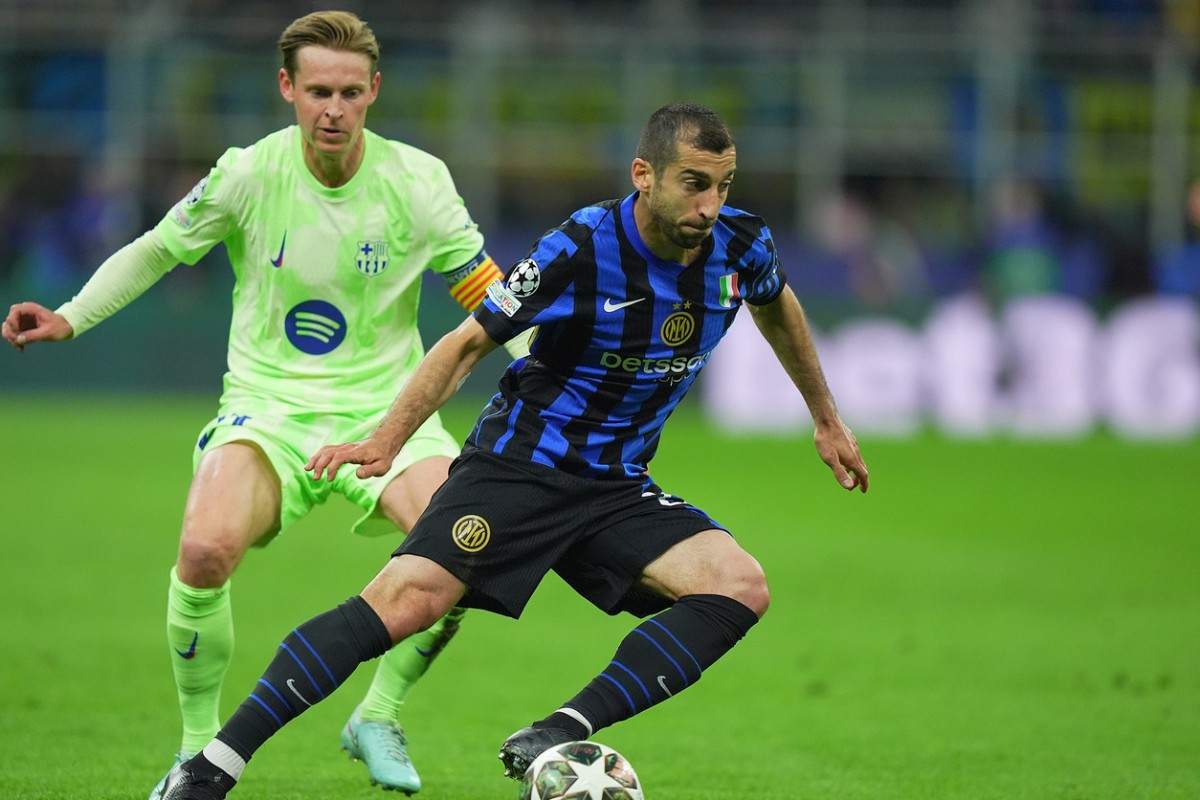 Henrikh Mkhitaryan in azione contro il Barcellona