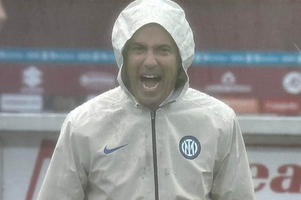 Inzaghi sotto la pioggia