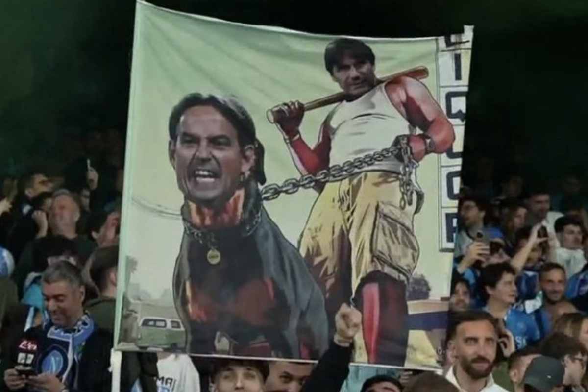 Cartellone esposto al Maradona con Inzaghi e Conte