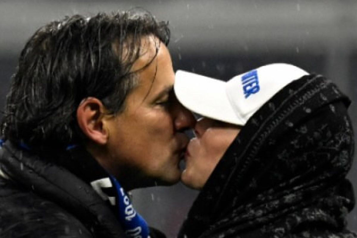 Inzaghi bacia la moglie
