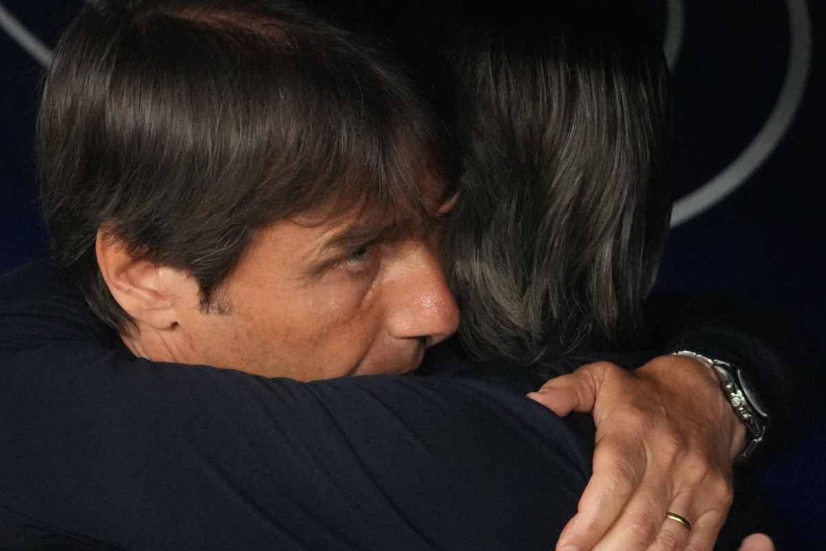 Conte abbraccia Oriali
