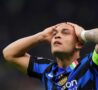 Lautaro con le mani in testa