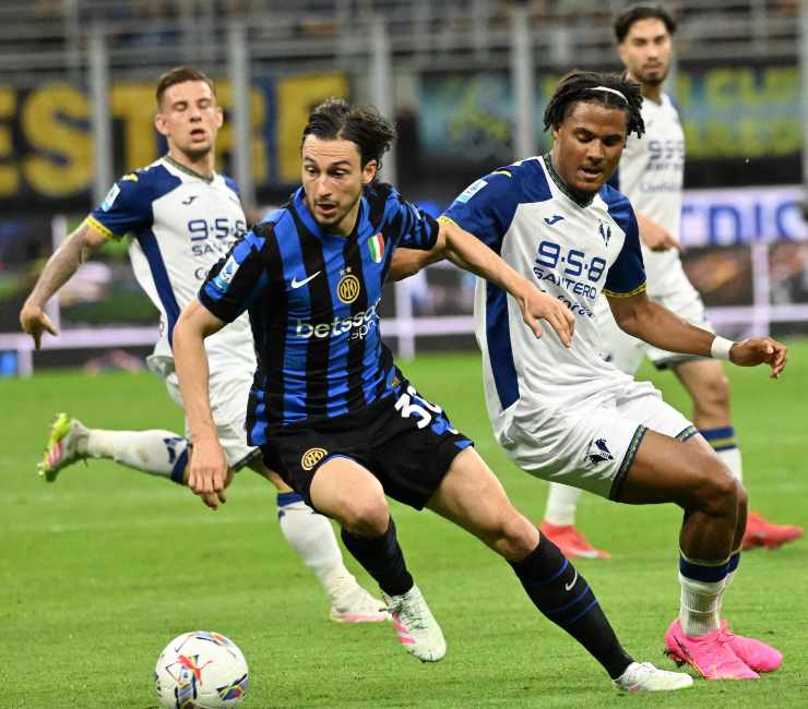 Matteo Darmian in azione contro il Verona