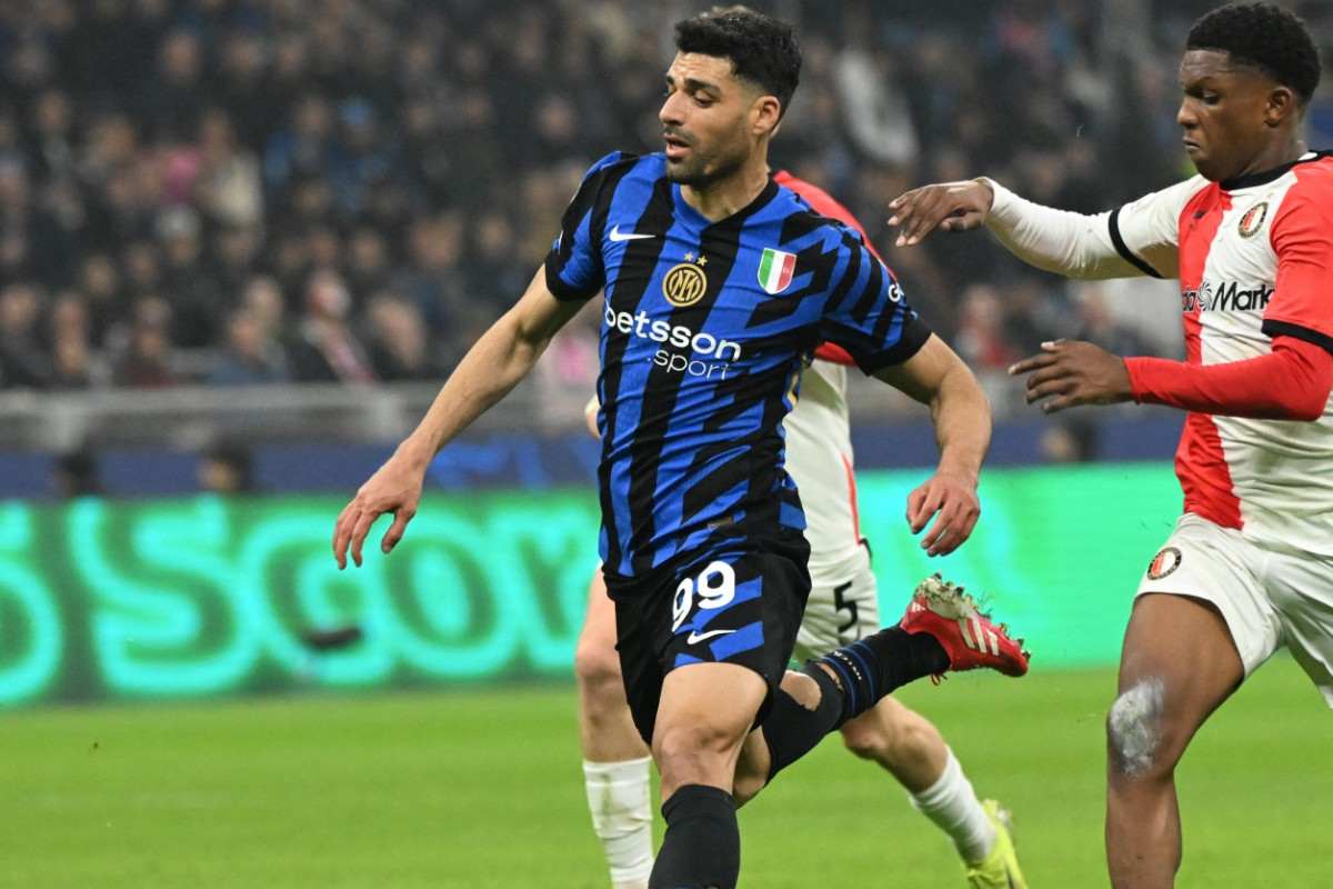 Mehdi Taremi in azione con l'Inter