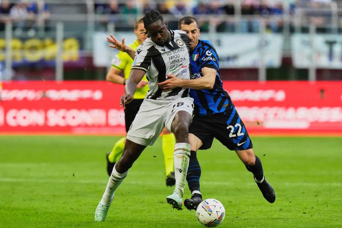 Oumar Solet su azione contro l'Inter