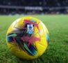 Il pallone della Serie A in campo