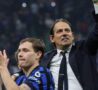 Simone Inzaghi esulta con Nicolò Barella