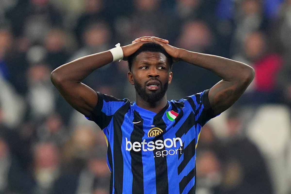 Thuram con le mani sulla testa