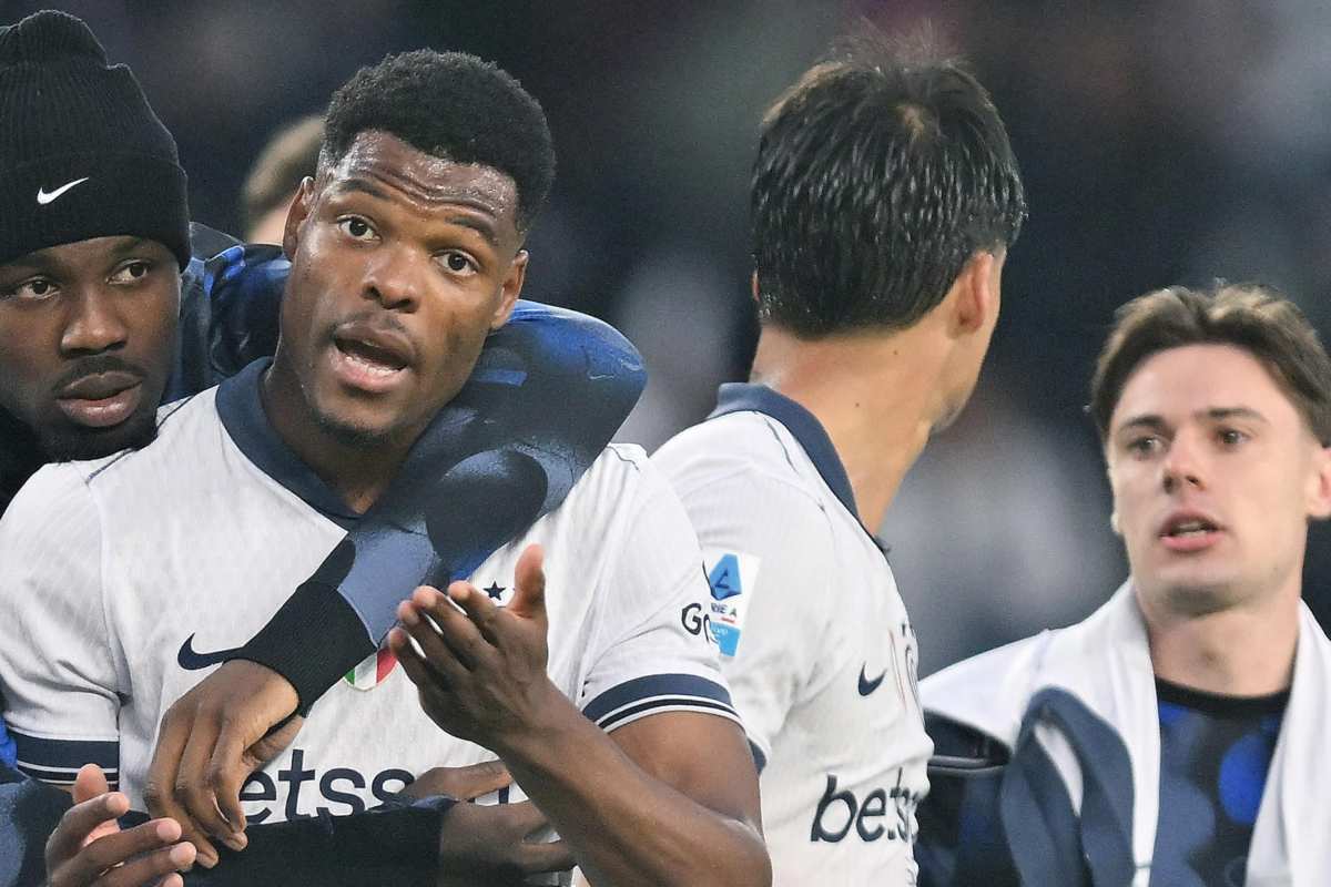 Thuram, Dumfries, Correa (di spalle) e Zelewski