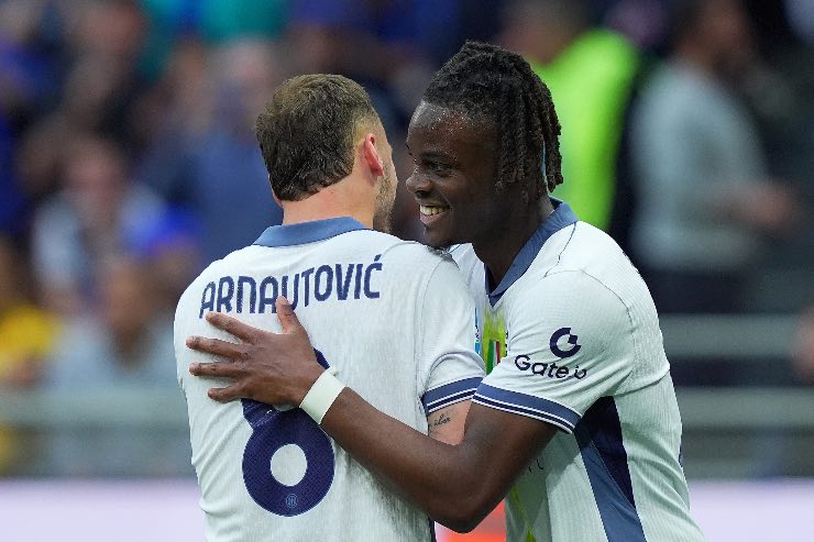 Bisseck abbraccia Arnautovic 