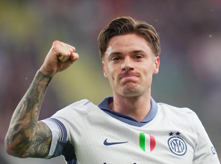 Zalewski esulta dopo una rete