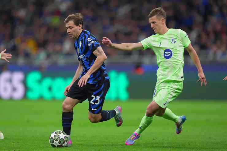 Barella in campo contro il Barcellona