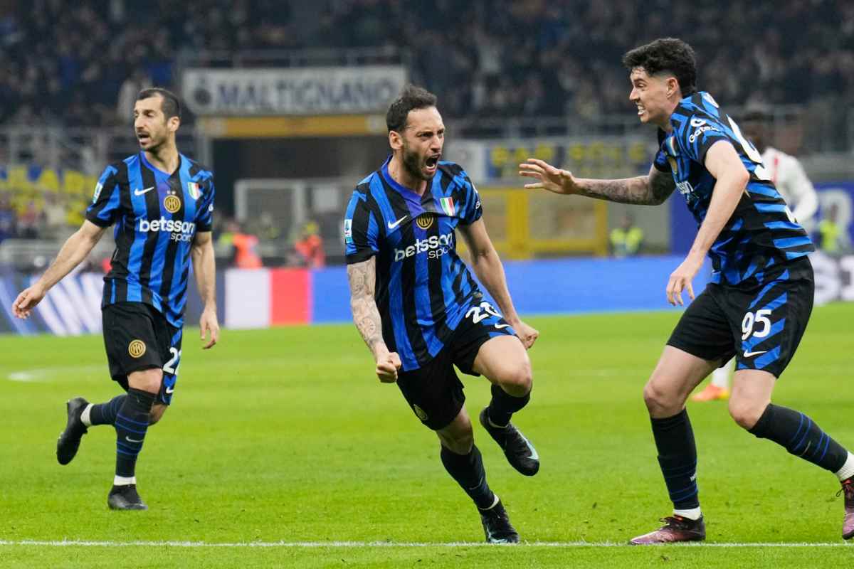 Calhanoglu esulta con Bastoni