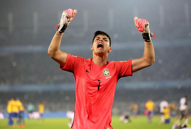 Gabriel Brazao esulta in un match con la nazionale brasiliana