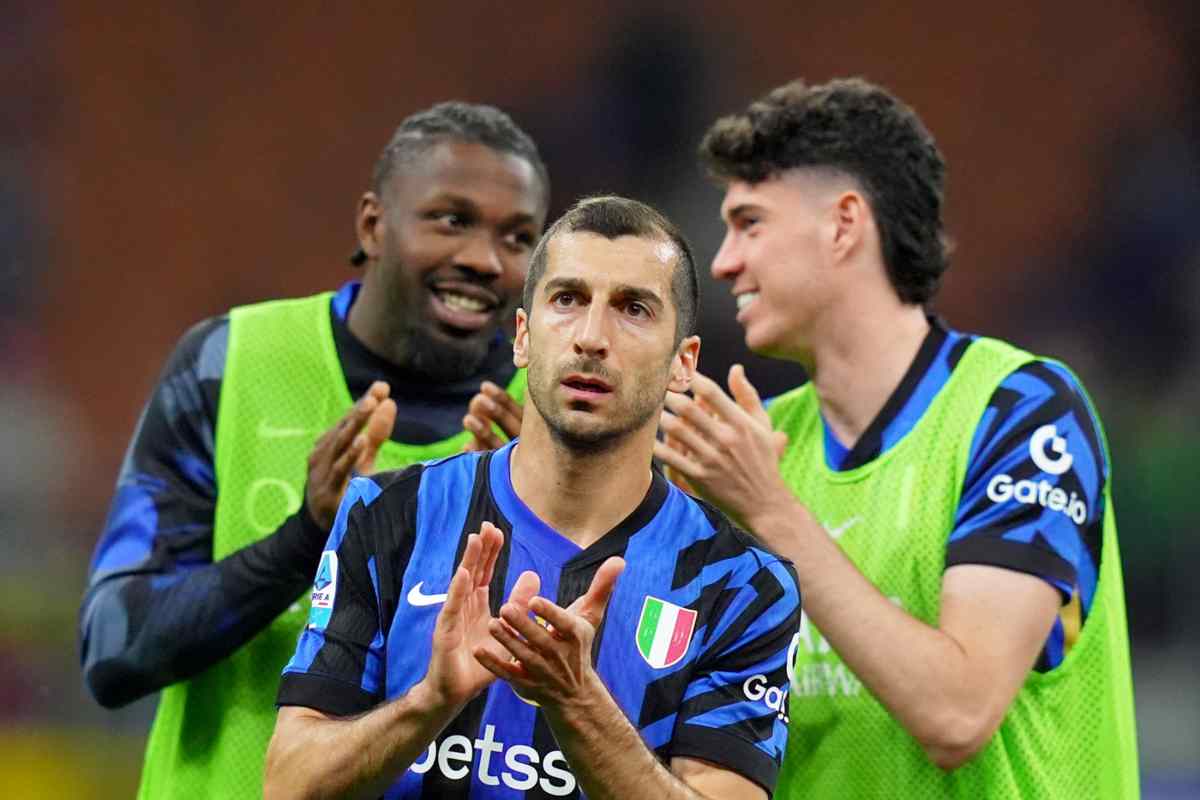 Mkhitaryan applaude