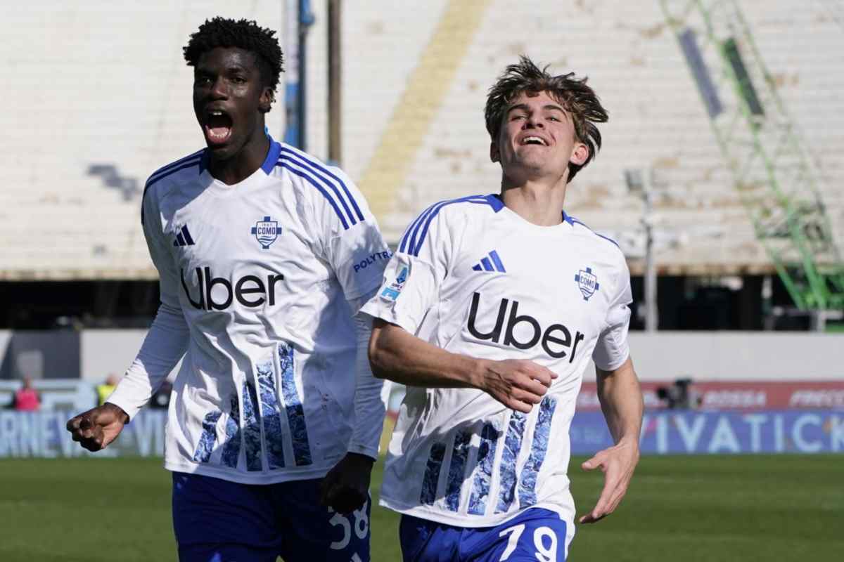 Nico Paz esulta