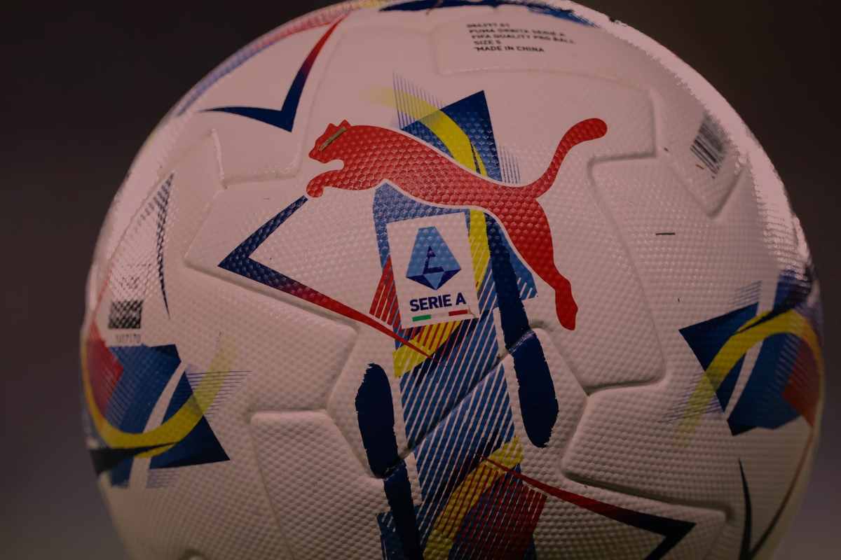 Particolare di un pallone della Serie A
