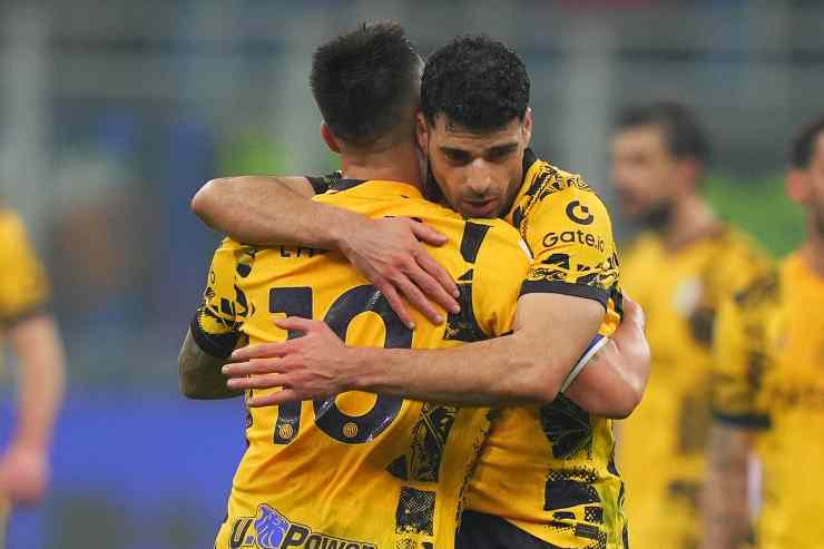 Taremi abbraccia Lautaro