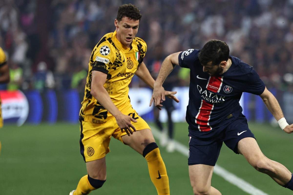 Benjamin Pavard in azione contro il PSG
