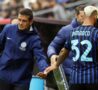 Chivu dà il cinque a Dimarco