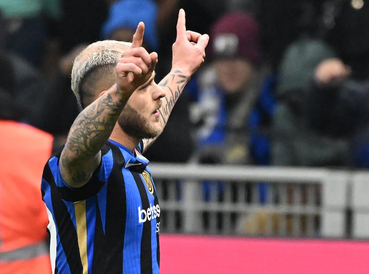Dimarco esulta dopo un gol