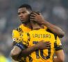 L'abbraccio tra Dumfries e Lautaro Martinez