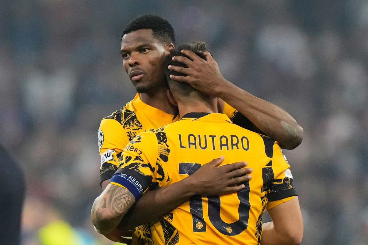 L'abbraccio tra Dumfries e Lautaro Martinez