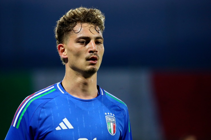 Sebastiano Esposito con la maglia della Nazionale Under 21
