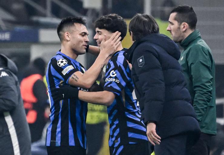 Giacomo De Pieri salutato da Lautaro Martinez