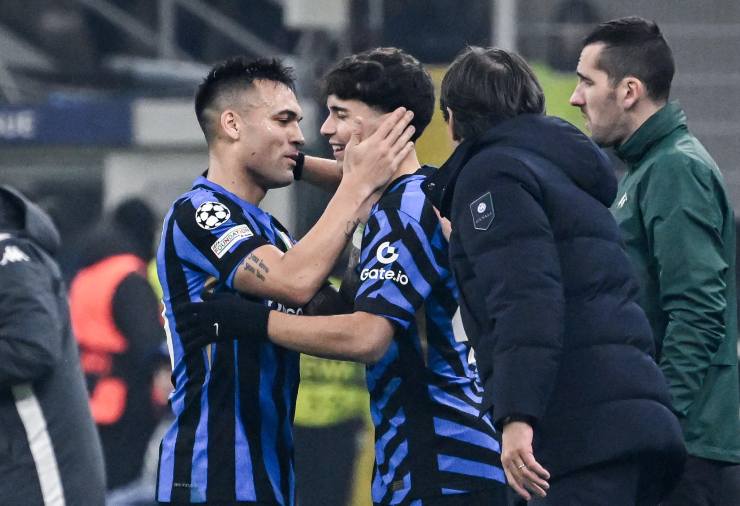 Giacomo De Pieri abbracciato da Lautaro Martinez