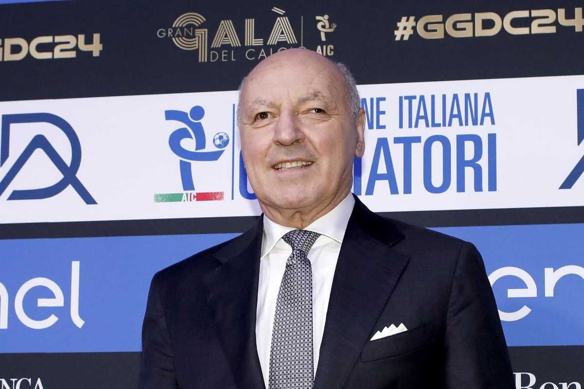 Giuseppe Marotta sorridente all'assemblea di Lega