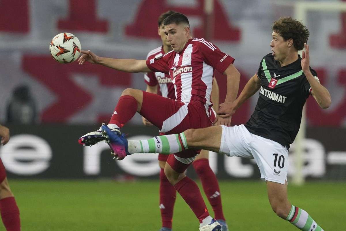 Lorenzo Pirola in azione con l'Olympiacos