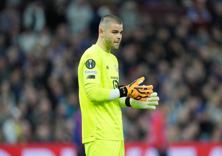 Lucas Chevalier durante una partita col Lille