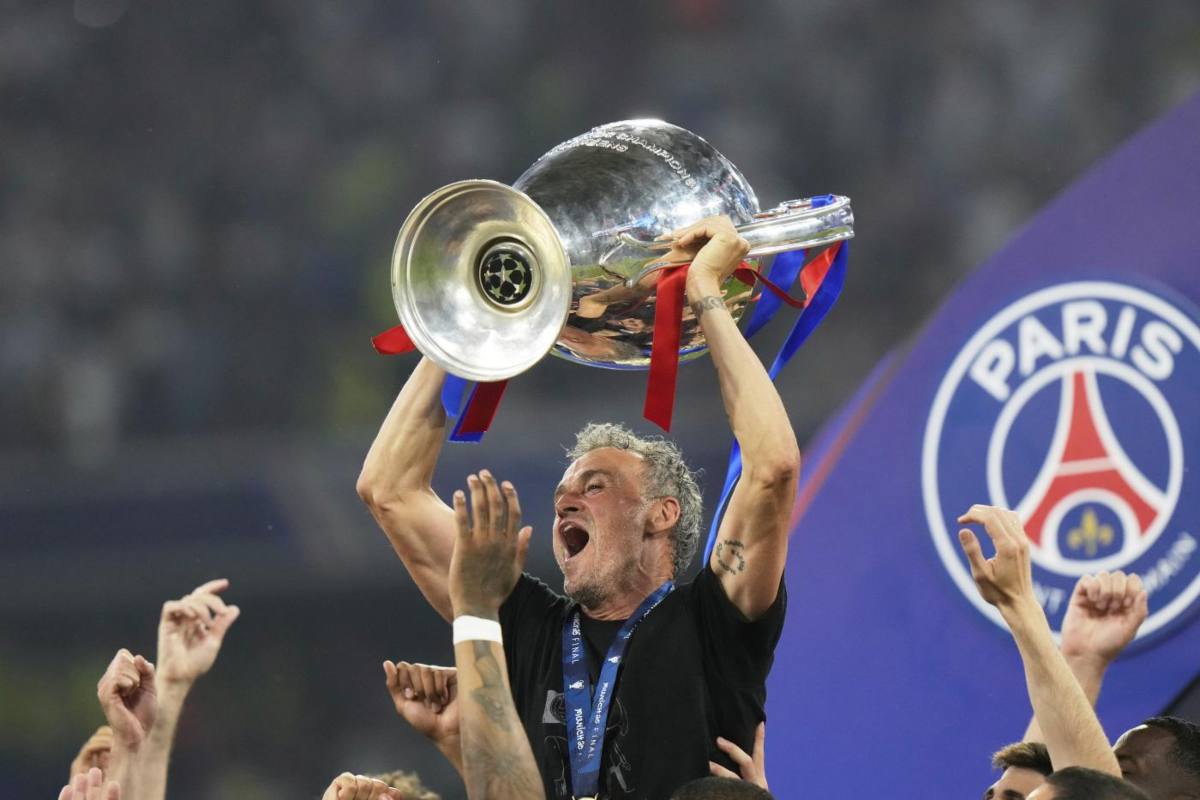 Luis Enrique alza la Champions League