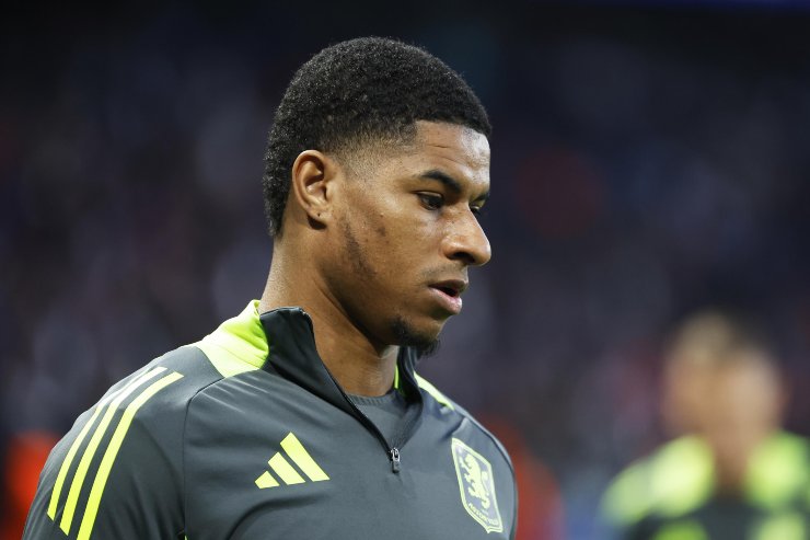 Marcus Rasford nel riscaldamento pre-partita