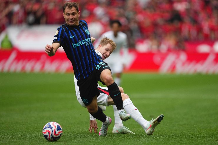 Barella su azione contro gli Urawa Reds